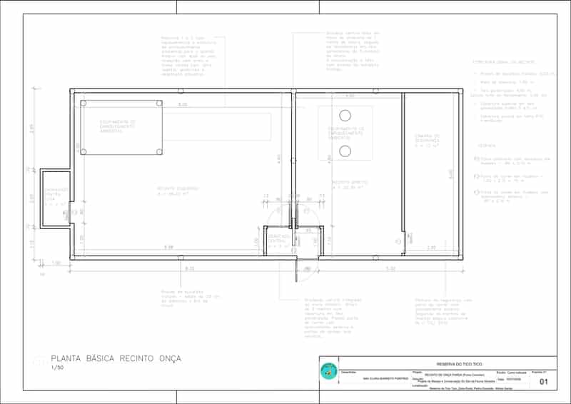 Planta técnica de uma versão anterior do projeto de recinto para onça-parda: dois recintos retangulares interligados por uma câmara de segurança central, cercamento em muro de alvenaria com tela galvanizada por cima, e indicação de área verde entre os recintos.